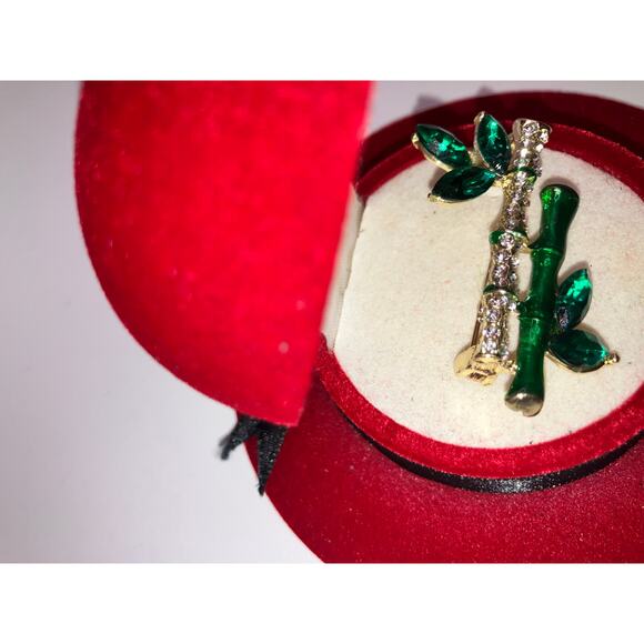 NWOT! Green Crystal Leaves & Clear Rhinestone Bamboo Brooch! - Picture 4 of 4